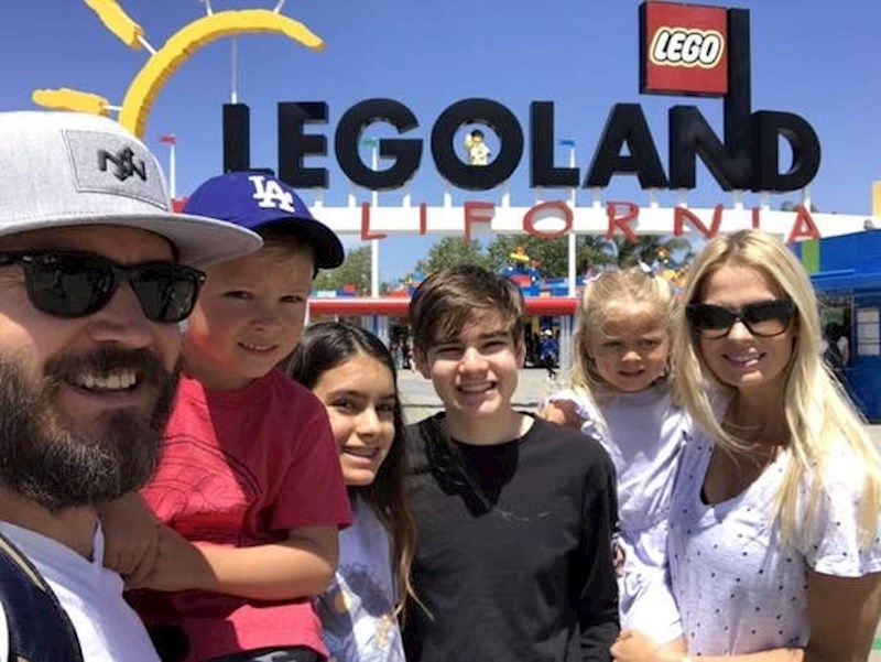 Ovo je on s obitelji u Legolandu