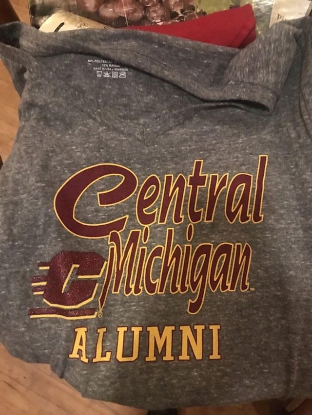 Da se bilo sjetiti da ovo "C" koje je logo fakulteta stave gore umjesto slova c u Centrač, a ne ovako nasumično ubačeno