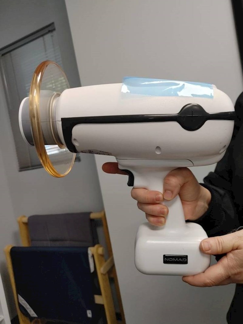 Zubarje kupio novi uređaj za rentgenske snimke, izgleda prekul