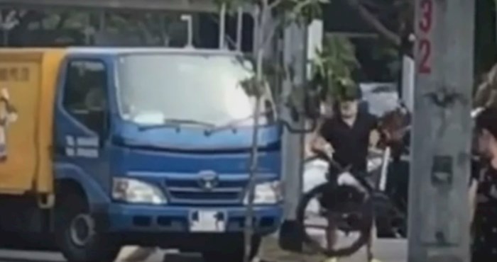 Viralna snimka: Pokušao je pregaziti biciklista kamionom, ali za samo par sekundi je požalio