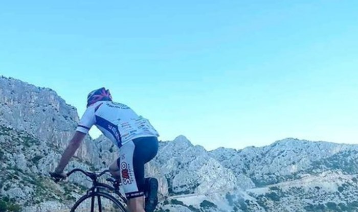 Fotka biciklista kraj Omiša šokirala ekipu na Facebooku, ljudi ne vjeruju da ovo vozi po cesti