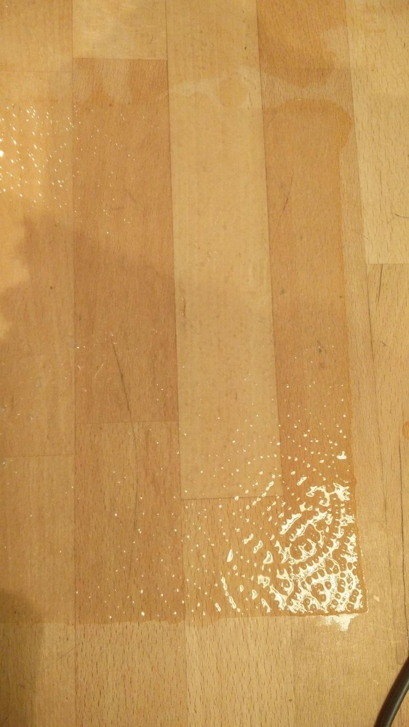 Na fotki je papirnati ubrus, potpuno mokar