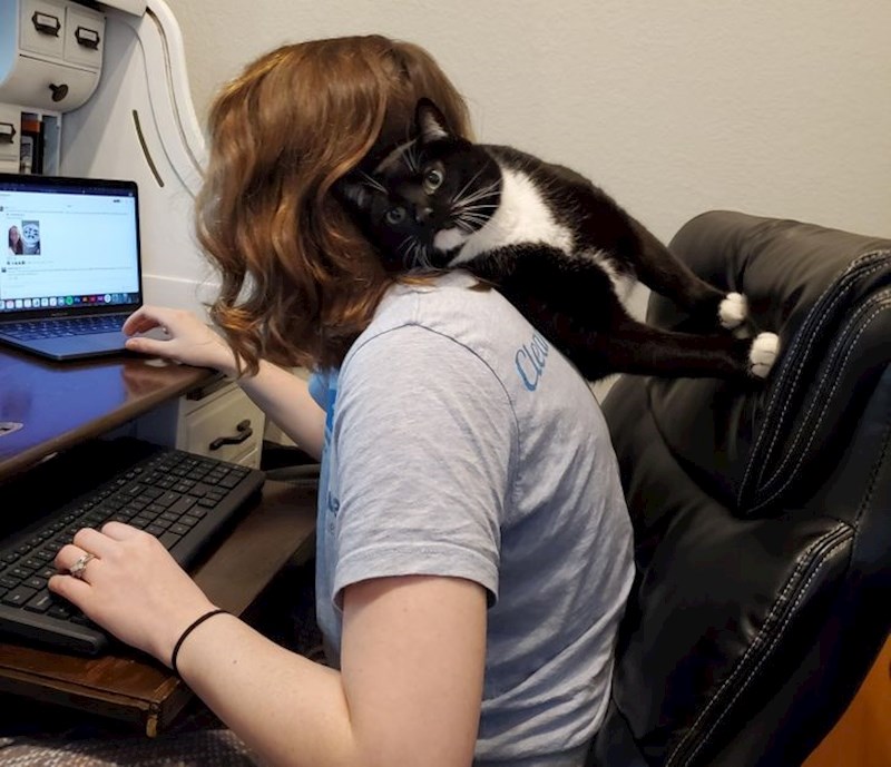 Rekla sam joj da ne može više sjediti u krilu