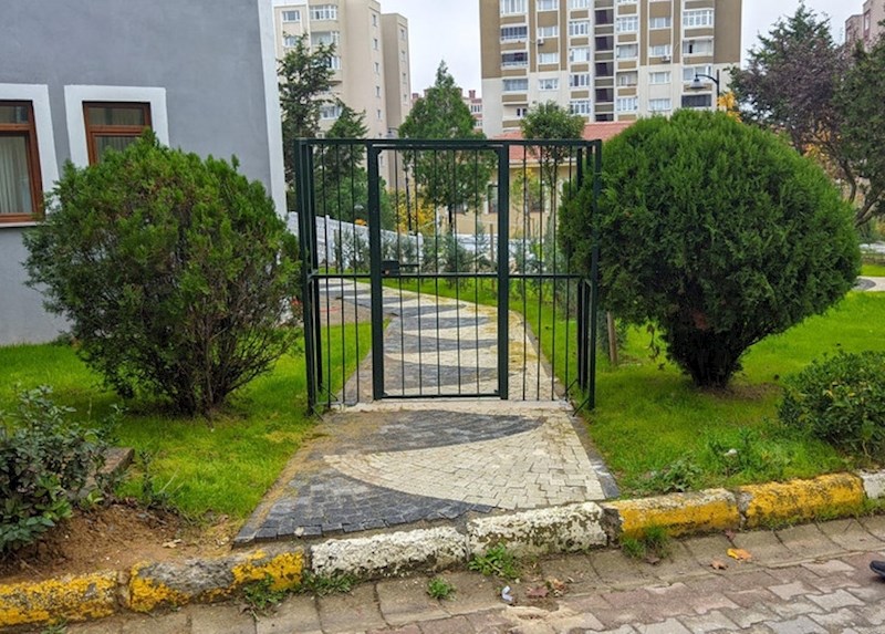 Kako besmislena vrata