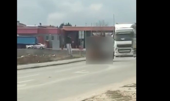 Hercegovcu se pokvario Punto, ljudi ne mogu doći sebi kako se snašao da ga pomakne s ceste
