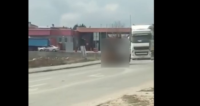 Hercegovcu se pokvario Punto, ljudi ne mogu doći sebi kako se snašao da ga pomakne s ceste
