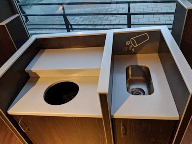 Burger King u Norveškoj ima mali lavabo u koji gosti mogu proliti piće koje nisu mogli popiti.