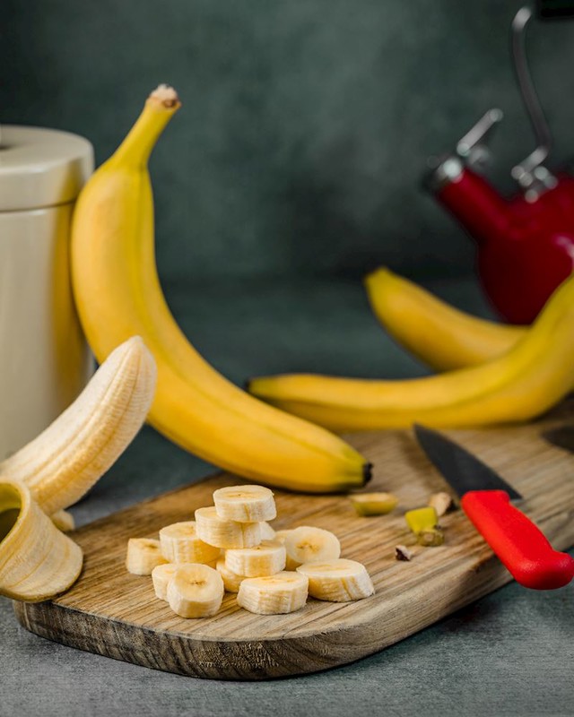 5. Stavite koru od banane na čelo