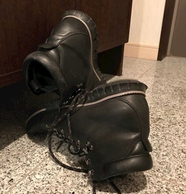 Čistačica je ovako spremila cipele da ne zaprljaju očišćeni pod