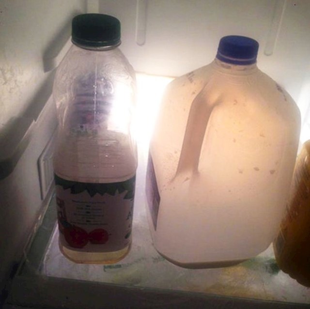 moja sestra vraća boce ovako u hladnjak samo da ne mora ići baciti u smeće