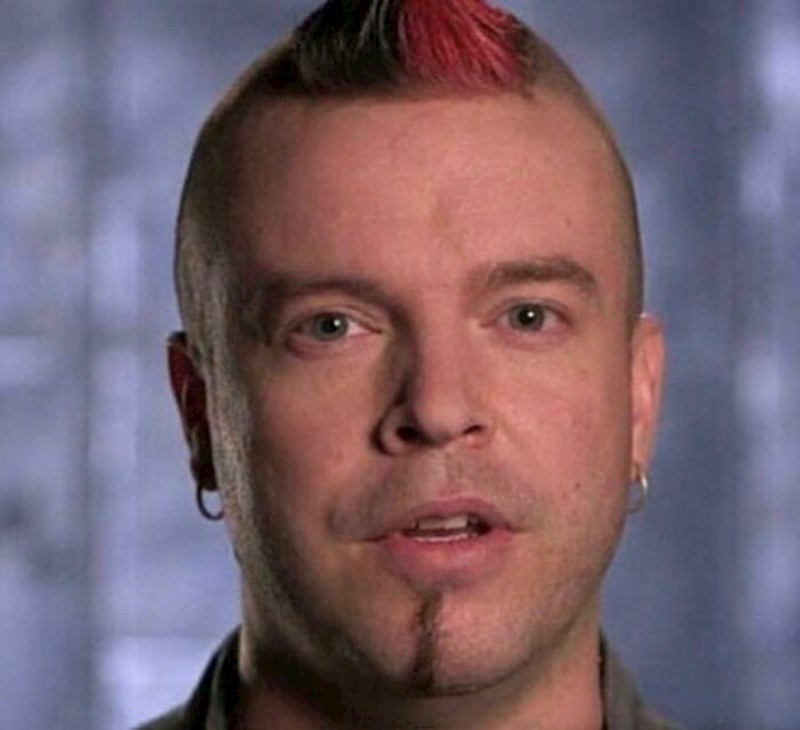 Ubija nas što ova brada nije centrirana