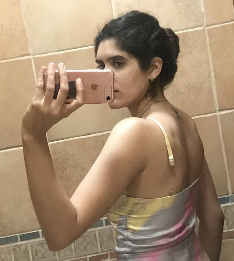 5 minuta nakon dolaska na uredsku božićnu zabavu, pukla mi je haljina