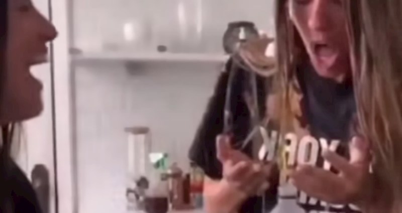 Prijateljici je priredila tako jednostavan i tako urnebesan prank, pogledajte ga