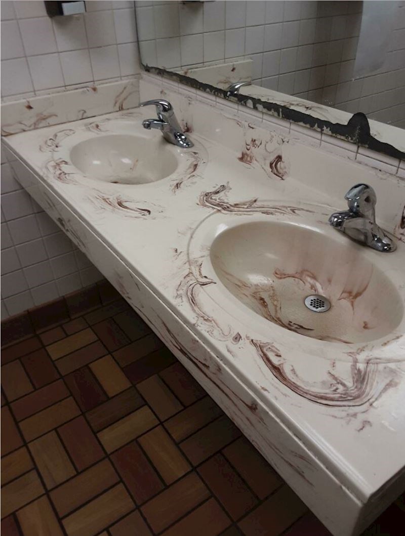 A pogledajte ovaj WC