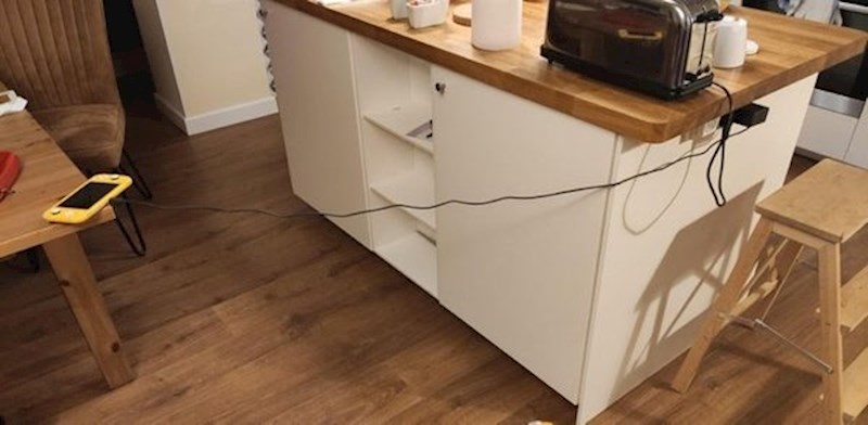 Sin ovako puni mobitel