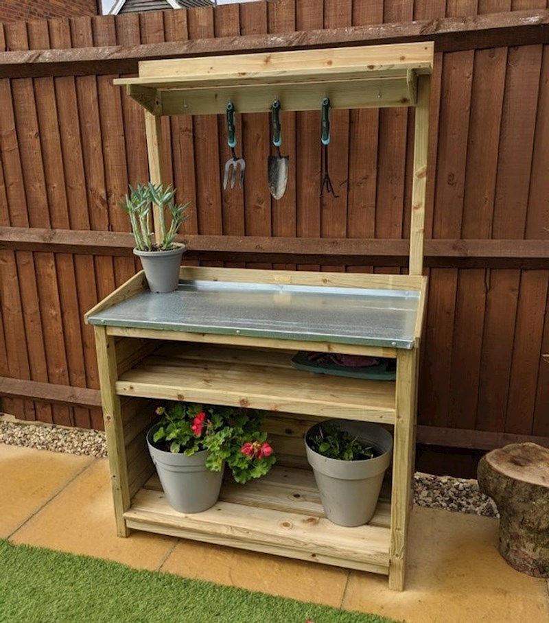 "Shvatila sam da mi vrtlarenje dosta pomože u borbi s anksioznošću pa me suprug za rođendan iznenadio ovim stolićem za alat"