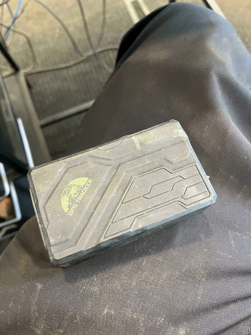 Klijentica je dovezla auto na popravak, pronašli smo joj uređaj za praćenje ispod