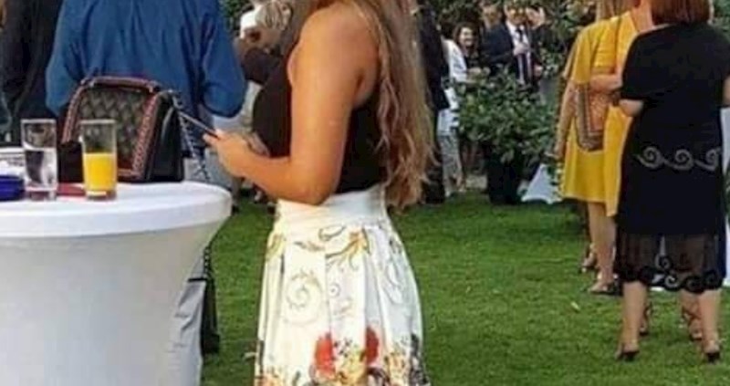 Došla je u štiklama na svadbu na otvorenom, morate vidjeti kako se snašla