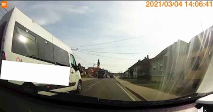 Jeziva snimka iz Čakovca: Pogledajte što je napravio vozač kombija koji prevozi djecu, svi su u šoku