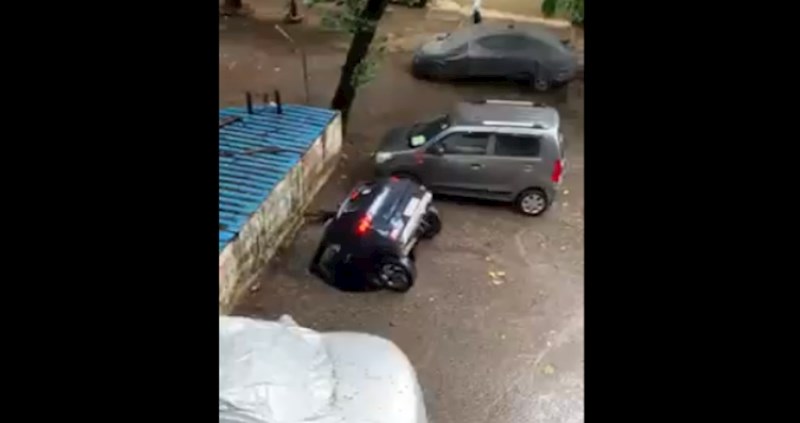 Nevjerojatna snimka: Na parkingu se odjednom otvorila rupa i u sekundi progutala automobil