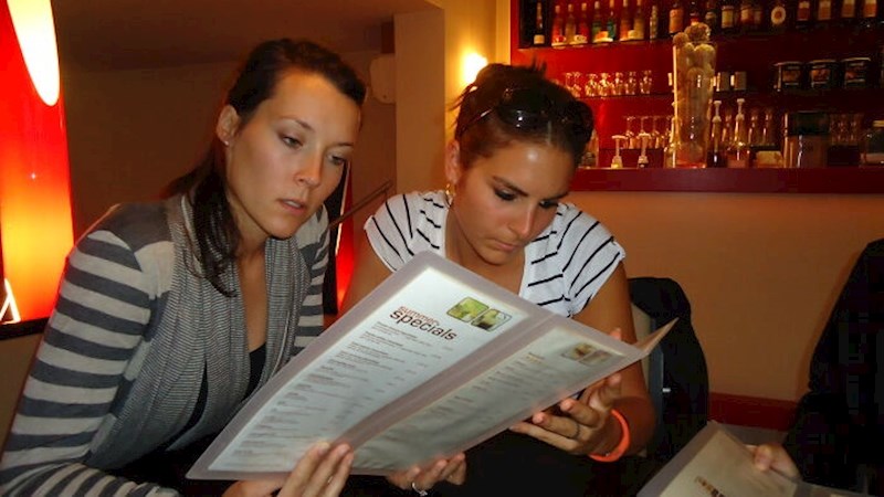 1. Ako restoran ima menu na više stranica, sve je smrznuto