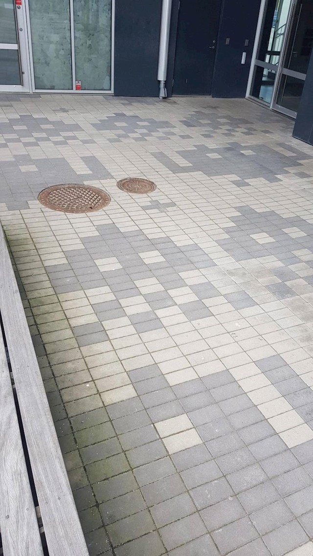 Pločnik napravljen u obliku Space Invadera