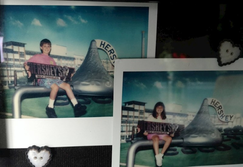 ''Moja supruga i ja, s otprilike 10 godina, snimili smo istu fotografiju s odmora. Nismo se upoznali do 30. godine.''