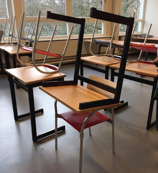 Stolica na stolu ili stol na stolici, sve je to isto...