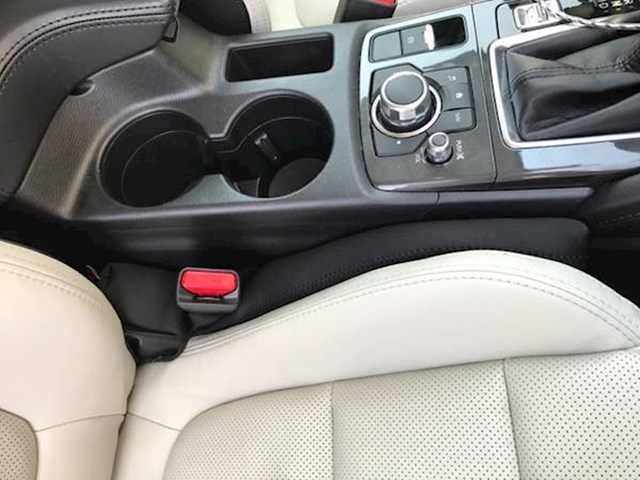 Zaštita za sjedala u automobilu, tako da vam sitne stvari više nikad ne upadnu ispod sjedala
