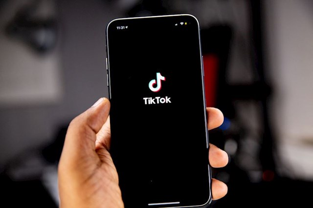 TikTok- odnosno klinci koje rade glupe i opasne stvari kako bi dobili što više likeova