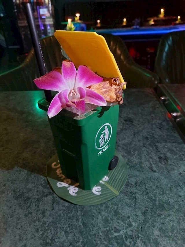 Koktel u obliku kante za smeće