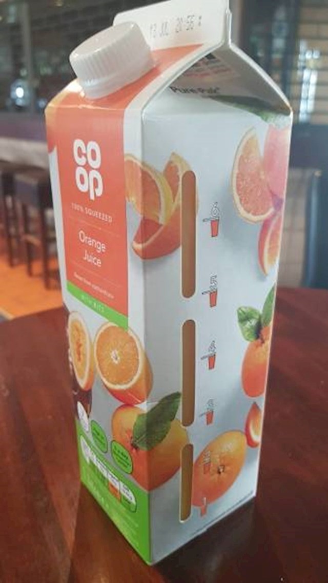Ovaj tetrapak ima prozirne dijelove pomoću kojih osoba može vidjeti koliko je soka ostalo. Zašto nisu sva pakiranja ovakva???