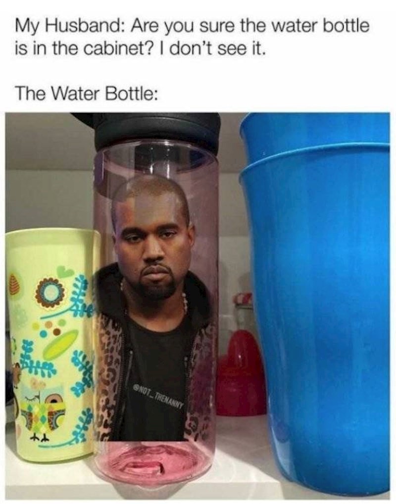 Moj muž: Jesi sigurna da je boca tu, ne vidim je. Boca: