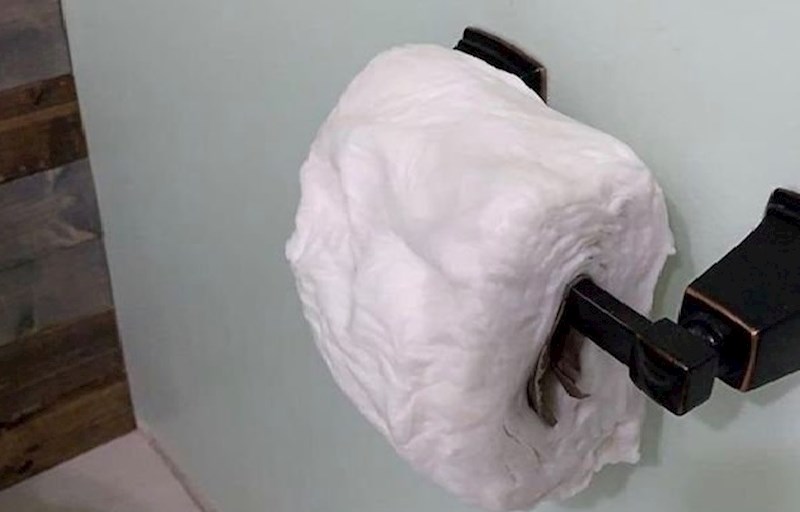 Ispao mu je toaletni papir na pod pa je zvao mamu sav sretan da je obavijesti kako ga je oprao i spremio na mjesto