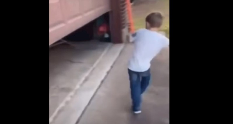 Roditelji su mu kupili savršen poklon za Božić, ali veselje je ubrzo prestalo