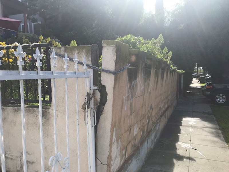 Ovaj lanac bi trebao zadržati zid?