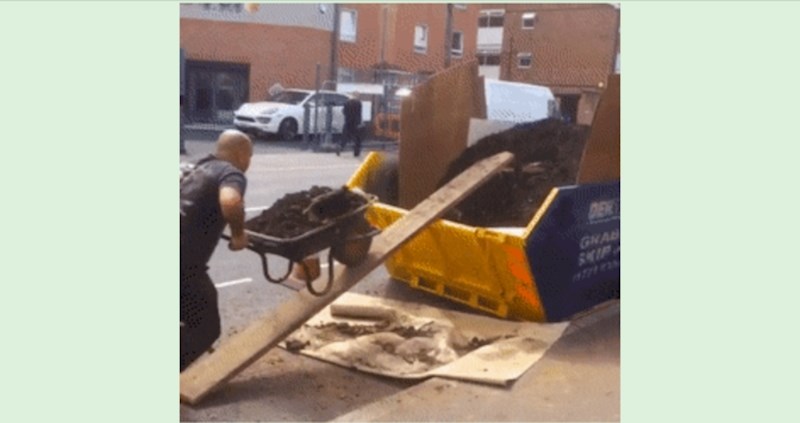 Kad ne koristite mozak na poslu onda postanete viralni GIF