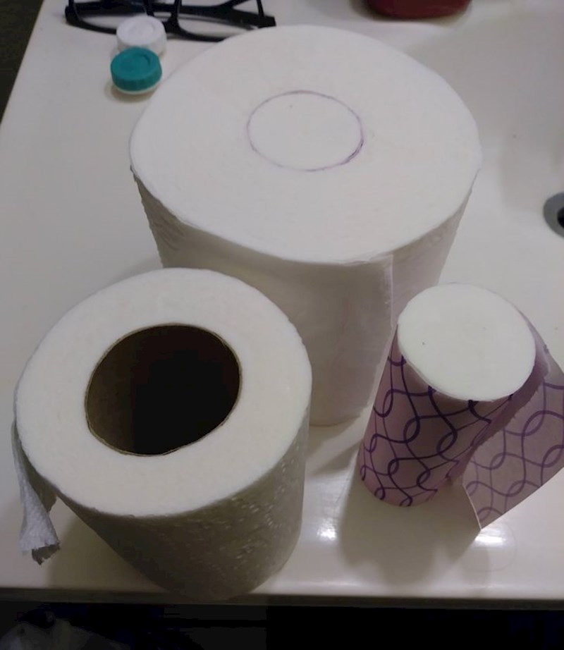 Toaletni koji ima i mini verziju za u torbicu