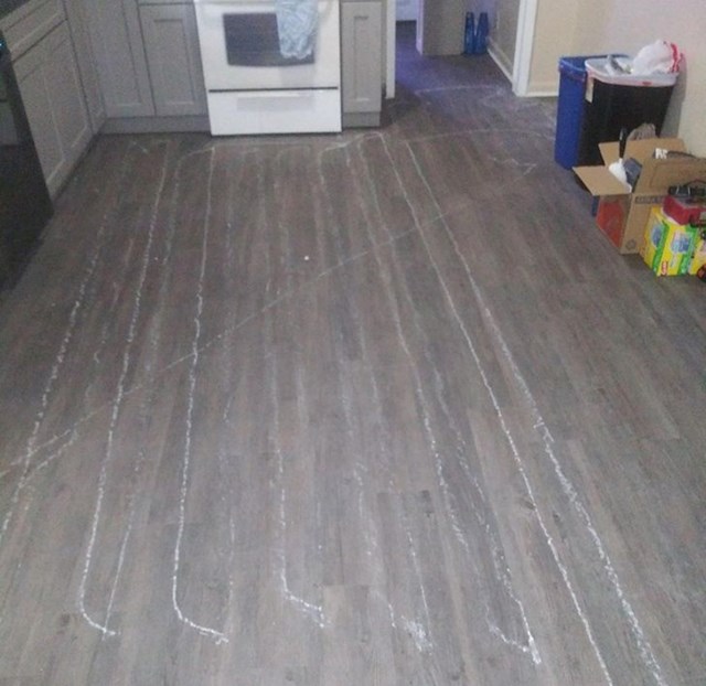 Renovirma stan i Roomba je naletjela na komadić knaufa