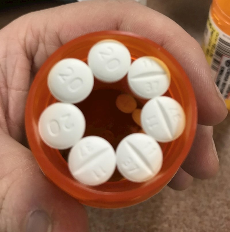 Otvorio sam kutijicu s tabletama i ovako su se posložile, koje su šanse