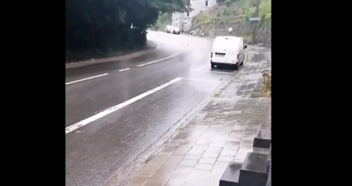 Strašna snimka iz Belgije: bujica vode u samo tri minute potpuno uništila ulicu