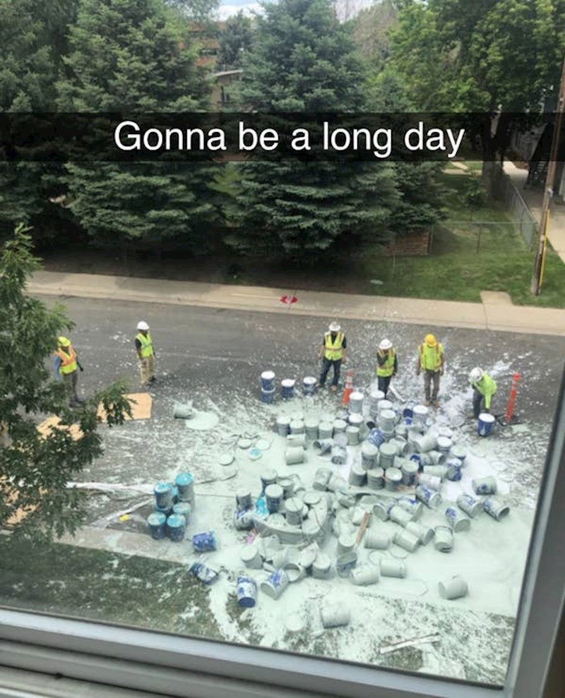 Stigli su renovirati pročelje zgrade, netko nije zatvorio vrata kamiona