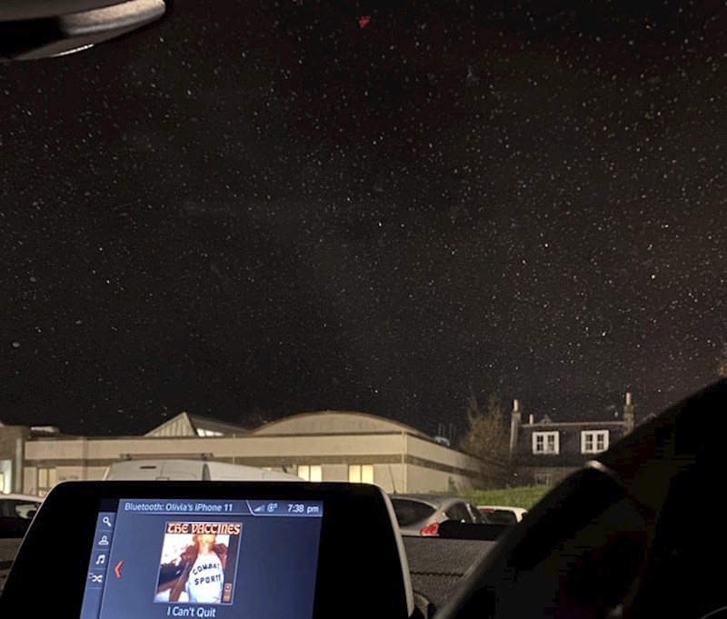 Sol na vjetrobranskom staklu izgleda kao zvjezdano nebo