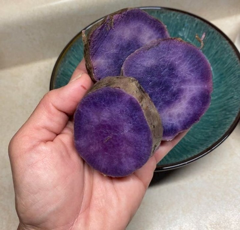 Batat koji izgleda kao dragi kamen Ametist