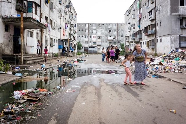 Ferentari, najsiromašnije područje Bukurešta, Rumunjska - u većini stanova žive skvoteri i nemaju struju, teško je vjerovati da je to u Europskoj uniji
