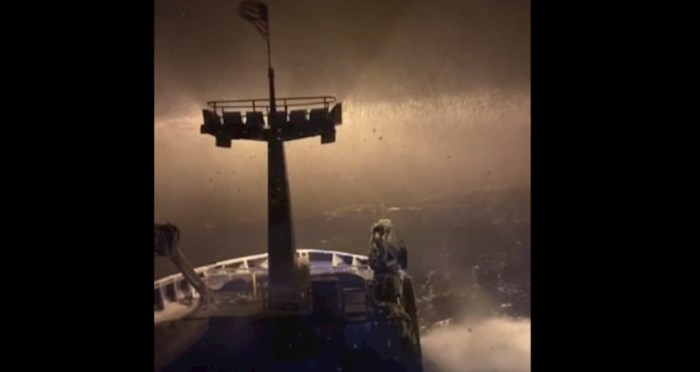 Scena kao iz filma strave: Morate vidjeti kako izgleda kad počne padati snijeg nasred oceana
