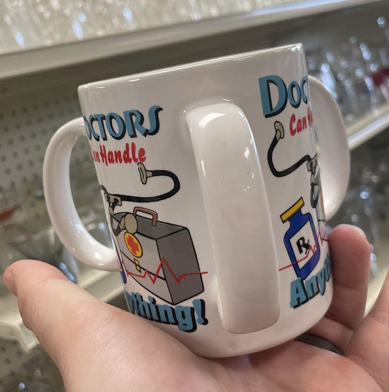 Šalica s tri ručke