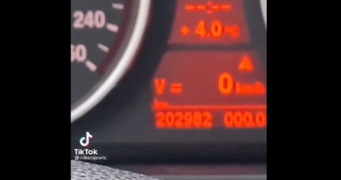Viralni video iz Imotskog: Išao je provjeriti kilometražu na BMW-u, nije mogao doći sebi od šoka