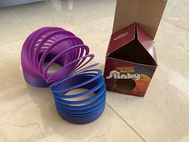 Slinky! Koliko puta je prešao sve stube s mog petog kata do prizemljla