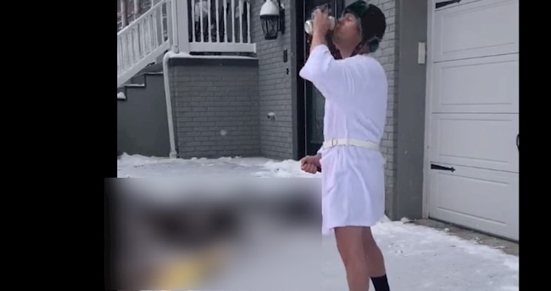 Luđak ili genijalac? Nevjerojatno čime je ovaj tip očistio snijeg ispred kuće